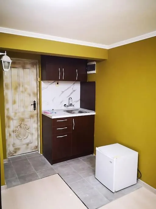 Студиото Е Партер От Жилищна Сграда. Топ Център. Apartment Varna