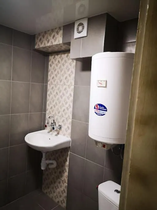 Студиото Е Партер От Жилищна Сграда. Топ Център. Apartment Varna
